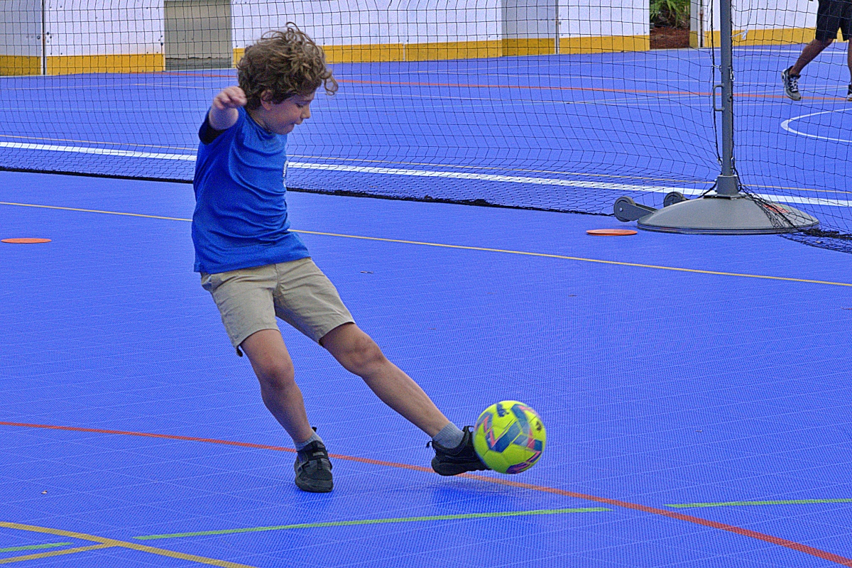 Leo Dutu plays futsal