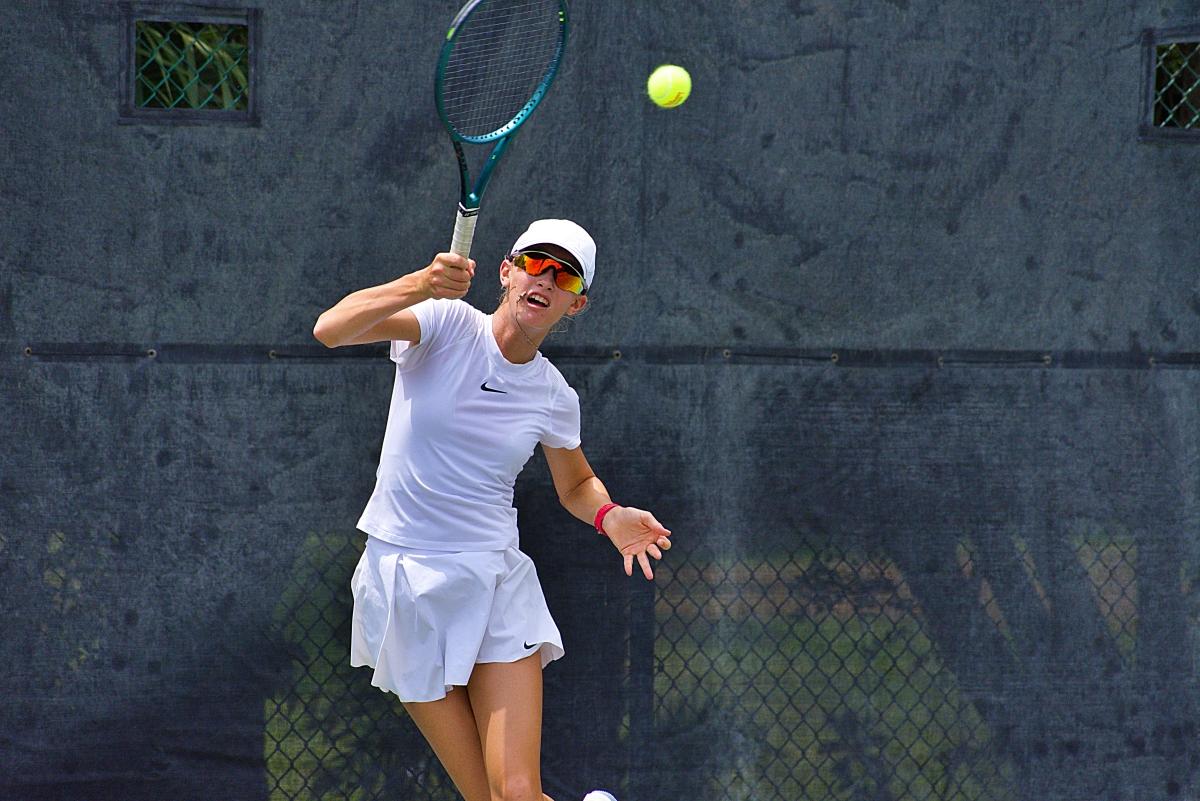 Sofia Dvordzova with an overhand