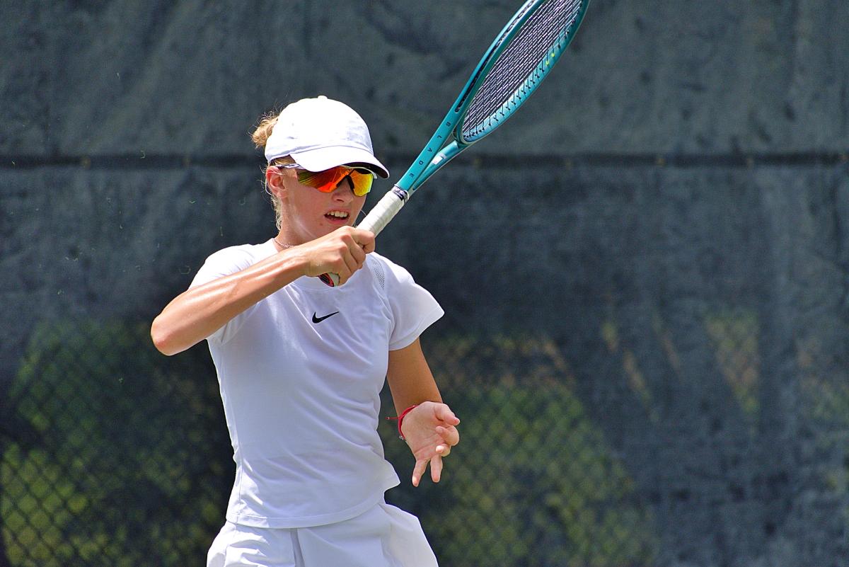 Sofia Dvordzova follows through
