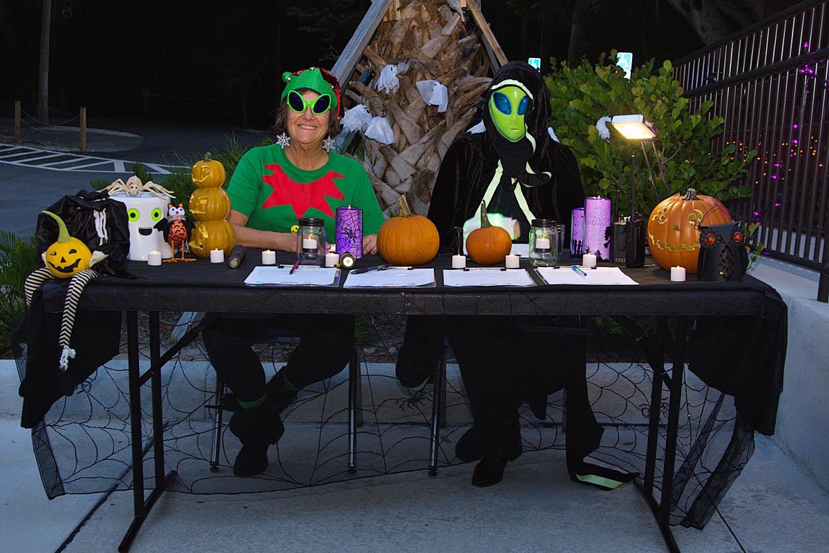 Haunted Hammock Alien table