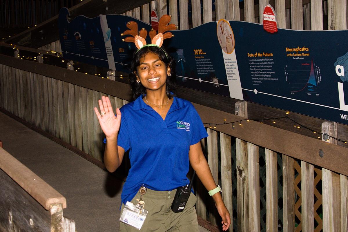 A wave and a smile at Gumbo Limbo